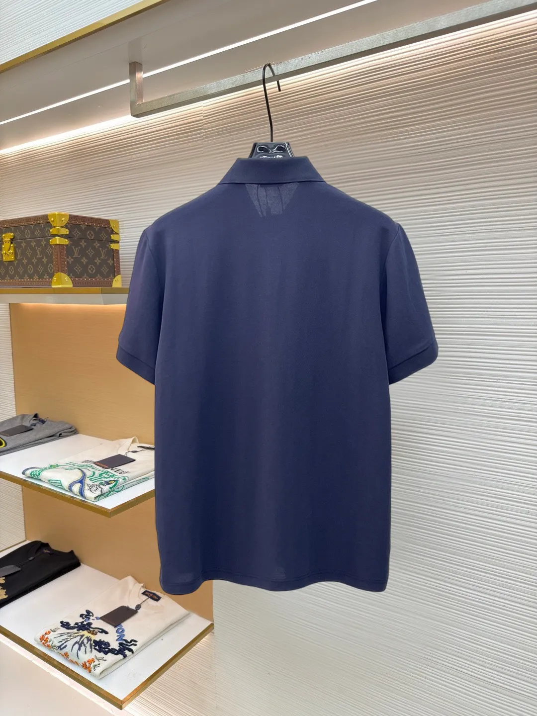Burberry New Arrival Polo shirt, complete with three labels, original fabric, original customized accessories, official Same Style, made of 210g pure cotton pique fabric, customized same-tank dyed fabric, very comfortable and smooth to the touch, very wide and stylish, produced by the first-line brand Factory, imported Behringer embroidery machine, embroidery is full and textured, the collar rib is woven with imported yarn, does not deform after long-term wear, the most New Arrival style in spring and summer, fashionable and individual Super Versatile and good-looking. It is very suitable for both men and women. It is a must-have for everyone. Size: S-XXL